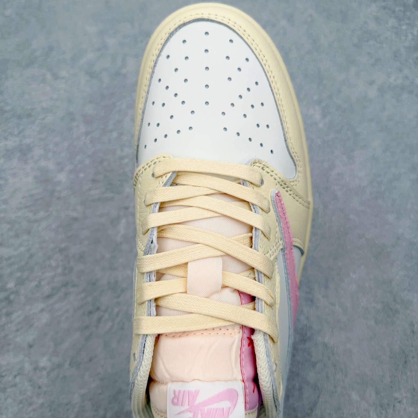 Travis Scott x Air Jordan AJ1 Low OG SPTS联名倒钩低帮 米黄粉 