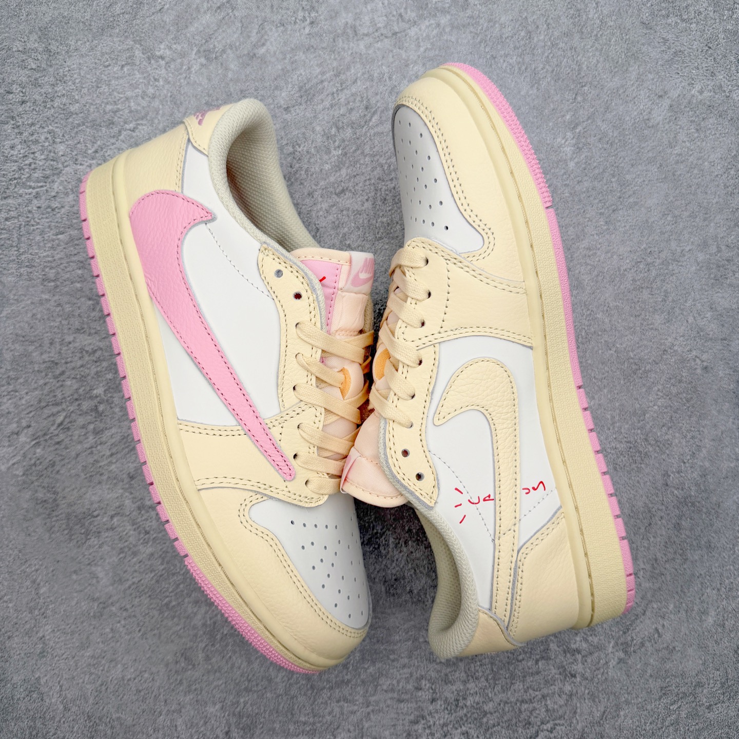 Travis Scott x Air Jordan AJ1 Low OG SPTS联名倒钩低帮 米黄粉 