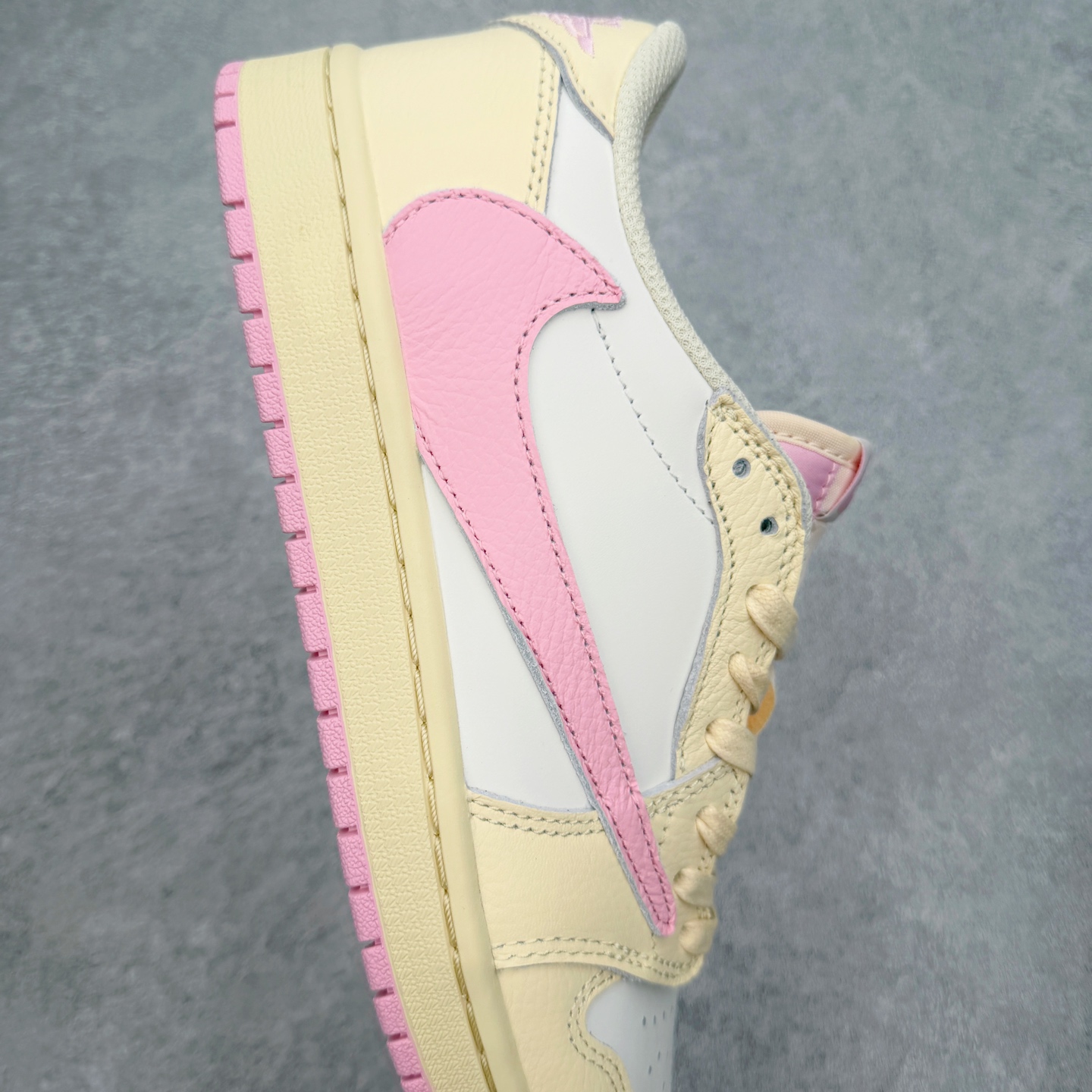 Travis Scott x Air Jordan AJ1 Low OG SPTS联名倒钩低帮 米黄粉 