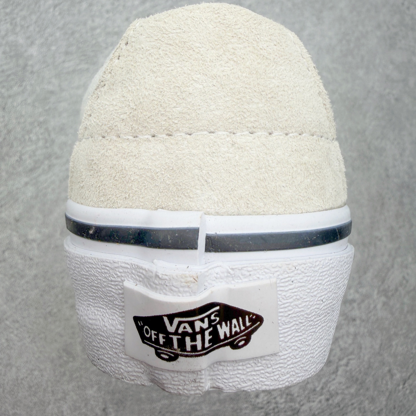 Vans Sk8-Low 米绿范斯复古休闲硫化帆布鞋鞋身采用米白帆布与麂皮拼接打造 细腻耐磨 点缀墨绿色
