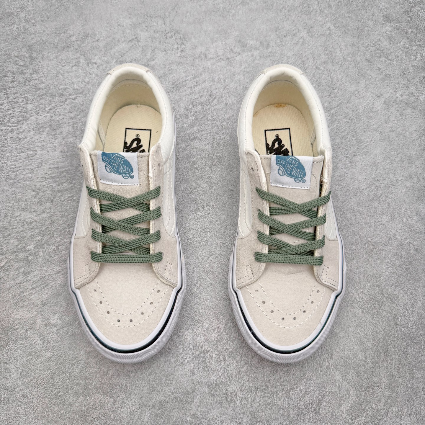 Vans Sk8-Low 米绿范斯复古休闲硫化帆布鞋鞋身采用米白帆布与麂皮拼接打造 细腻耐磨 点缀墨绿色