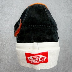Vans Sk8-Low 棋盘暗纹范斯复古休闲硫化帆布鞋鞋身采用麂皮拼接暗纹布料 暗藏细节质感 低调富有 Vans Sk8-Low 棋盘暗纹范斯复古休闲硫化帆布鞋鞋身采用麂皮拼接暗纹布料 暗藏细节质感 低调富有