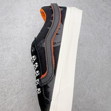 Vans Sk8-Low 棋盘暗纹范斯复古休闲硫化帆布鞋鞋身采用麂皮拼接暗纹布料 暗藏细节质感 低调富有 Vans Sk8-Low 棋盘暗纹范斯复古休闲硫化帆布鞋鞋身采用麂皮拼接暗纹布料 暗藏细节质感 低调富有