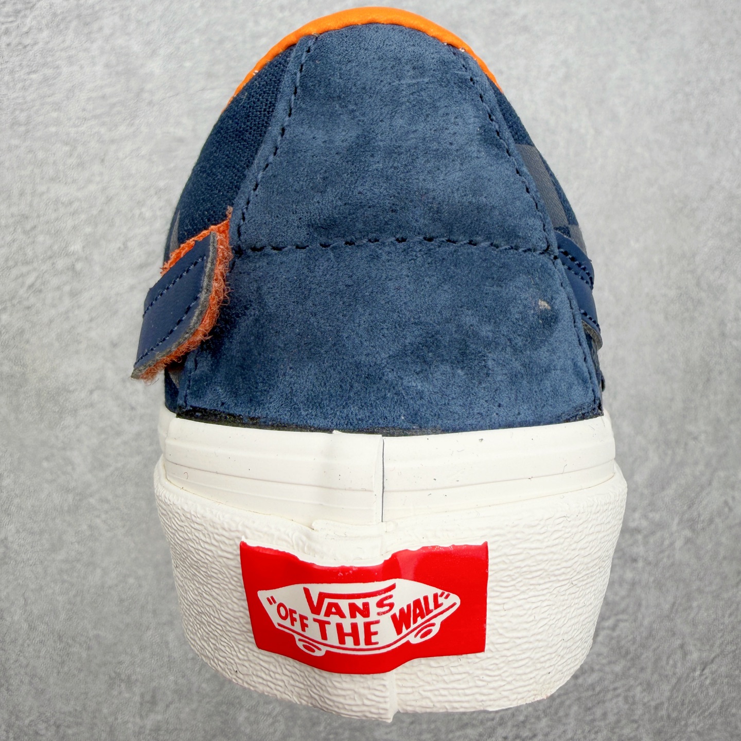 Vans Sk8-Low 棋盘暗纹范斯复古休闲硫化帆布鞋鞋身采用麂皮拼接暗纹布料 暗藏细节质感 低调富有