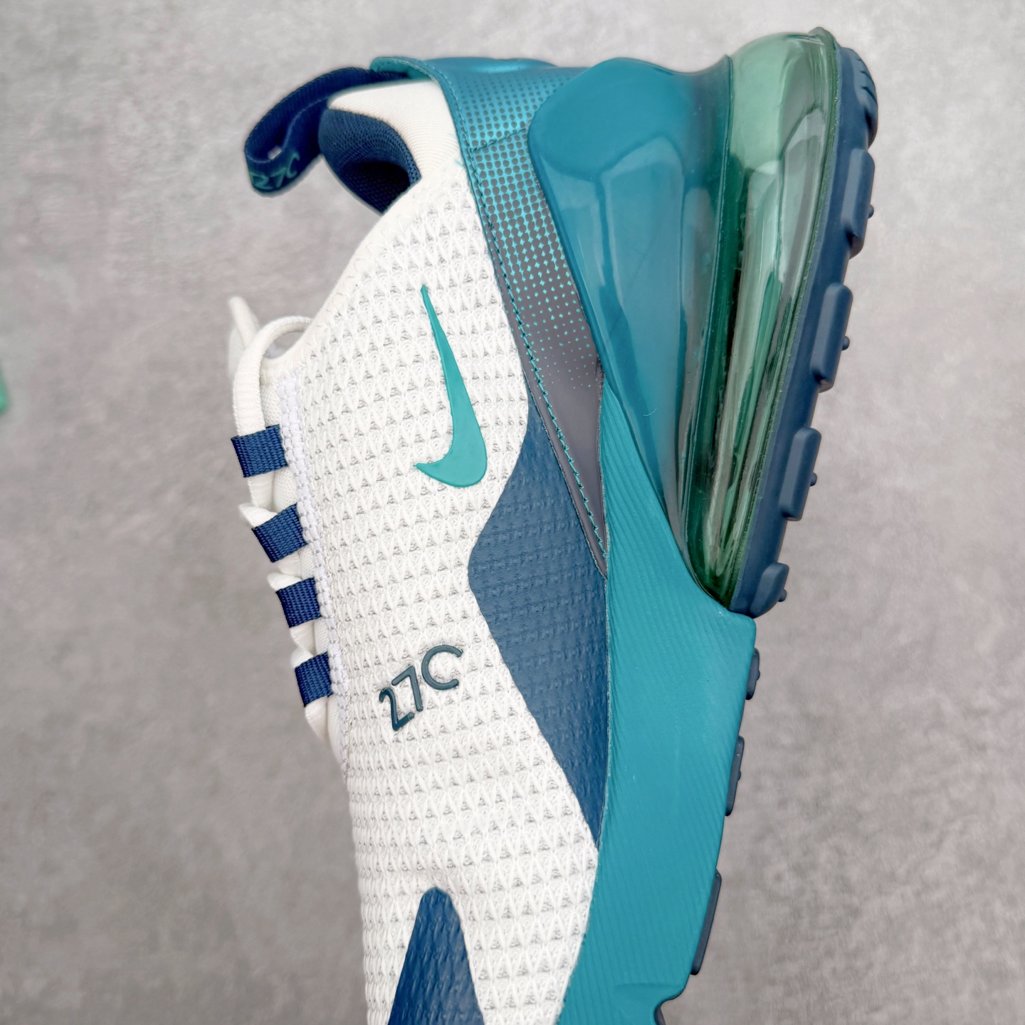 ＃福利特价‼️NK React Air Max 270 混合科技后掌半气垫慢跑鞋 设计灵感源自两款搭载大