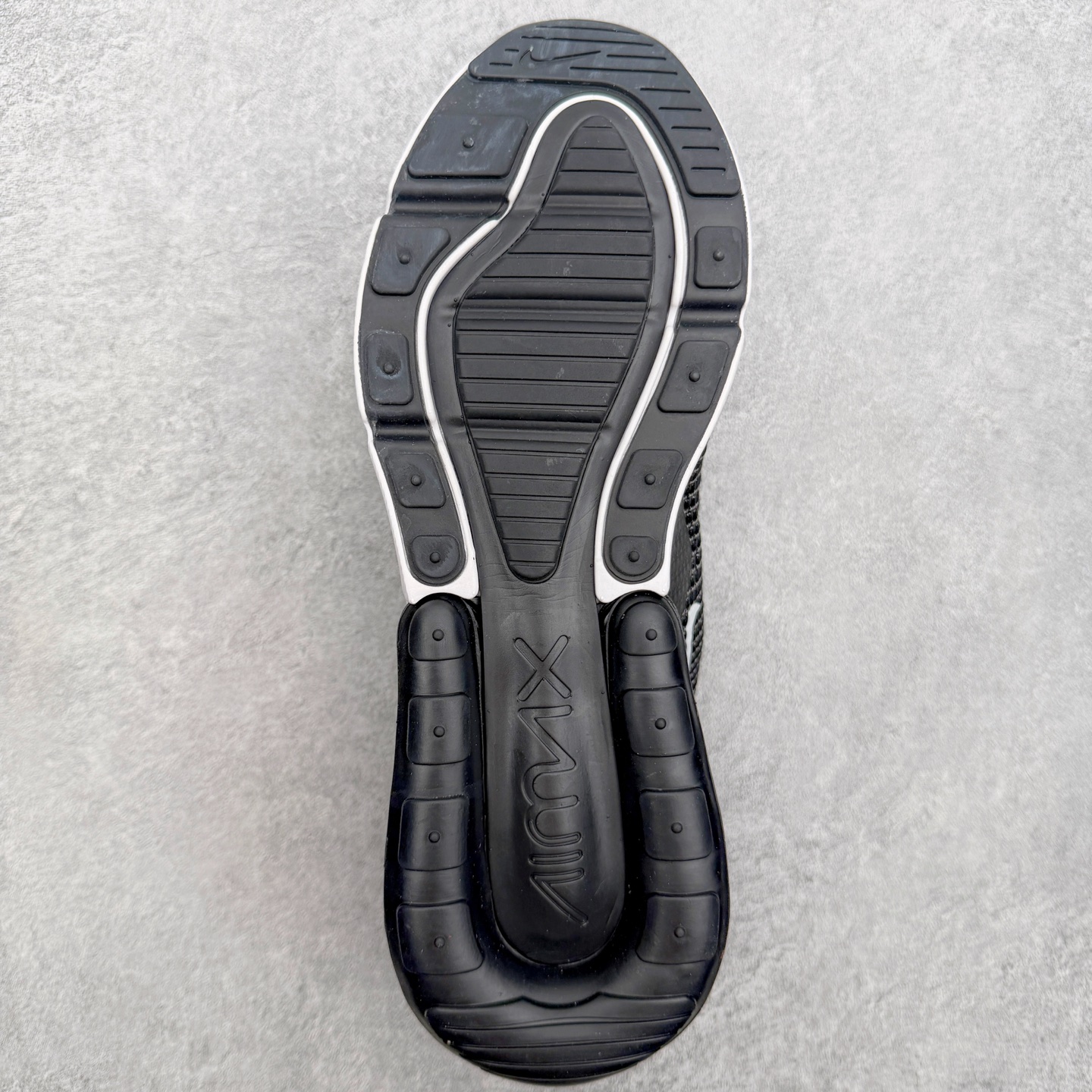 ＃福利特价‼️NK React Air Max 270 混合科技后掌半气垫慢跑鞋 设计灵感源自两款搭载大