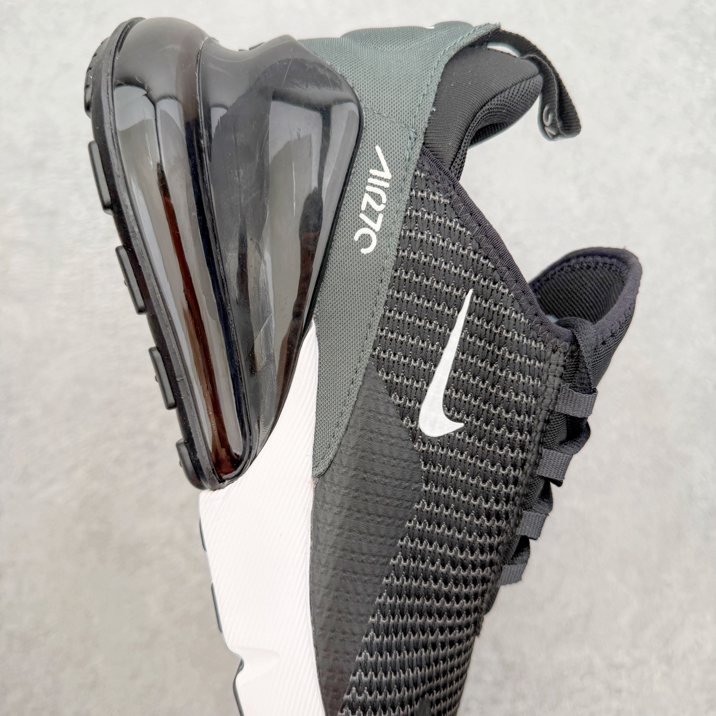 ＃福利特价‼️NK React Air Max 270 混合科技后掌半气垫慢跑鞋 设计灵感源自两款搭载大