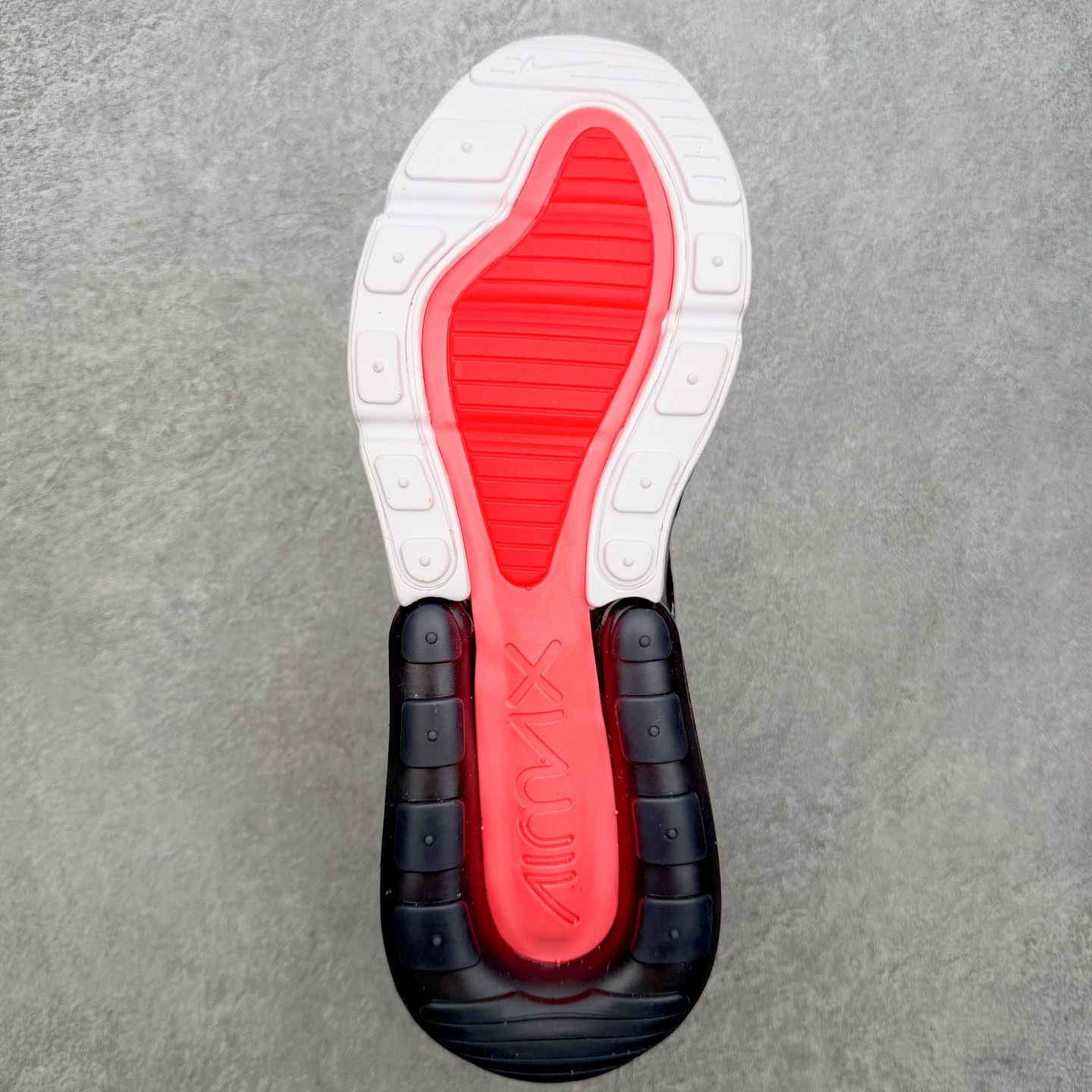 ＃福利特价‼️NK React Air Max 270 混合科技后掌半气垫慢跑鞋 设计灵感源自两款搭载大
