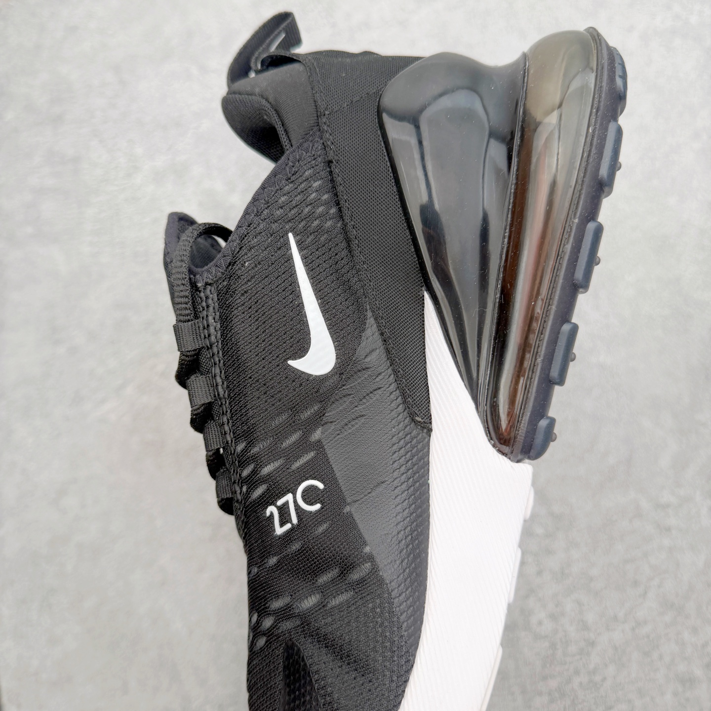 ＃福利特价‼️NK React Air Max 270 混合科技后掌半气垫慢跑鞋 设计灵感源自两款搭载大