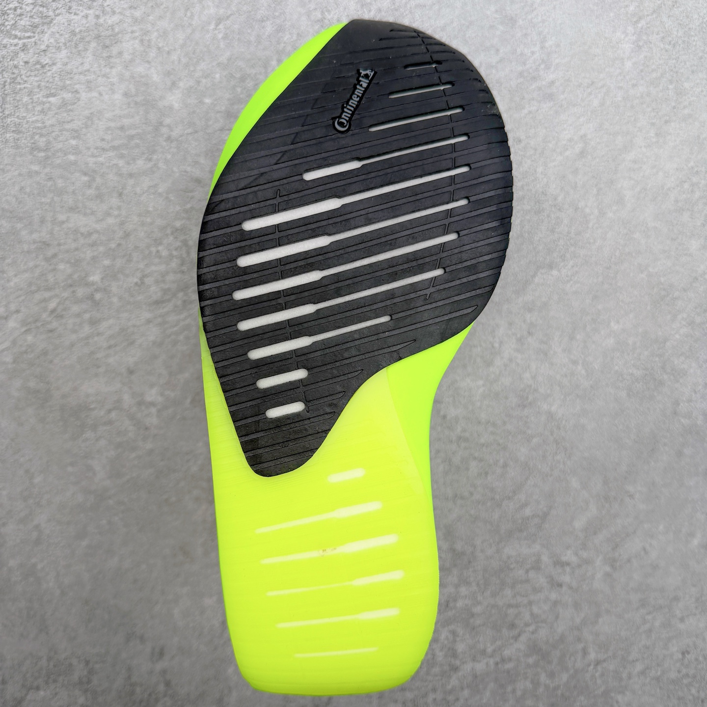 AD Adizero EVO SL 2马拉松竞速专业跑鞋 CELERMESH针织网面非常轻薄 纤维间的缝