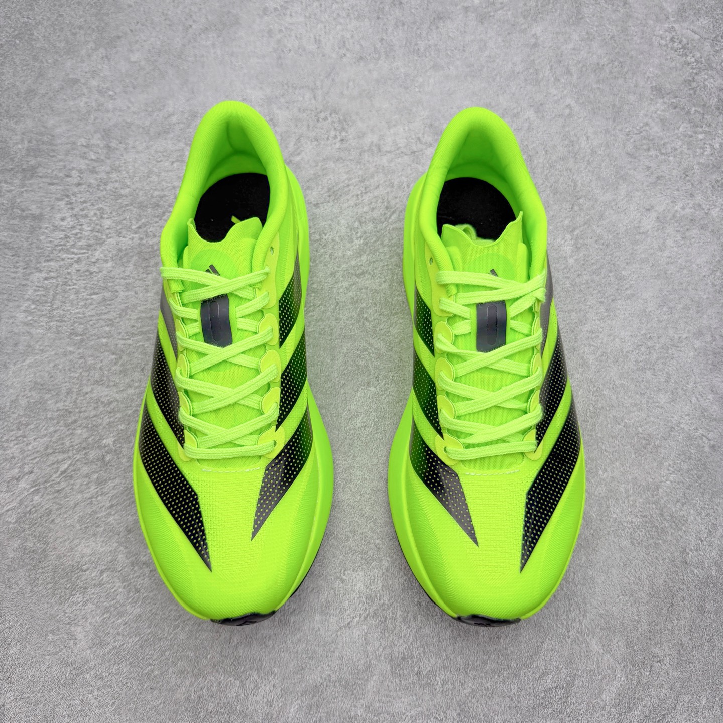 AD Adizero EVO SL 2马拉松竞速专业跑鞋 CELERMESH针织网面非常轻薄 纤维间的缝
