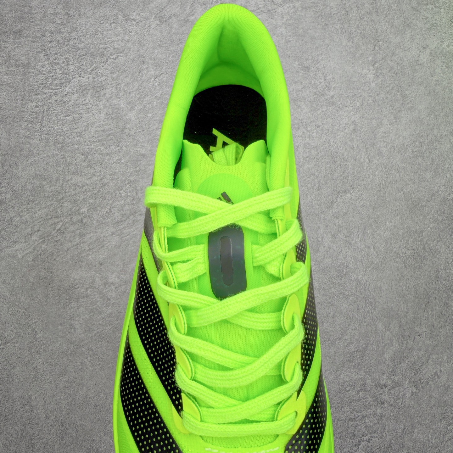 AD Adizero EVO SL 2马拉松竞速专业跑鞋 CELERMESH针织网面非常轻薄 纤维间的缝