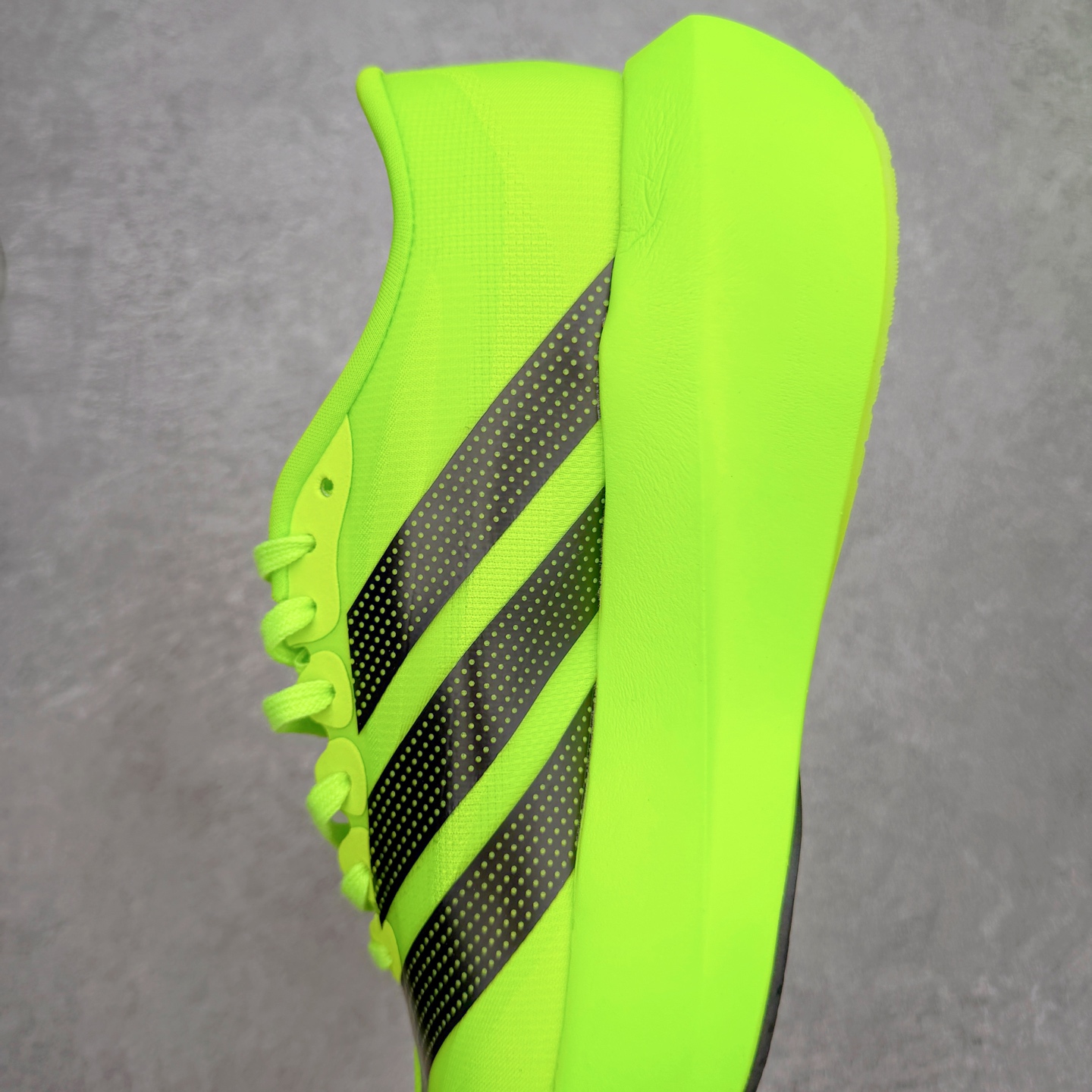 AD Adizero EVO SL 2马拉松竞速专业跑鞋 CELERMESH针织网面非常轻薄 纤维间的缝