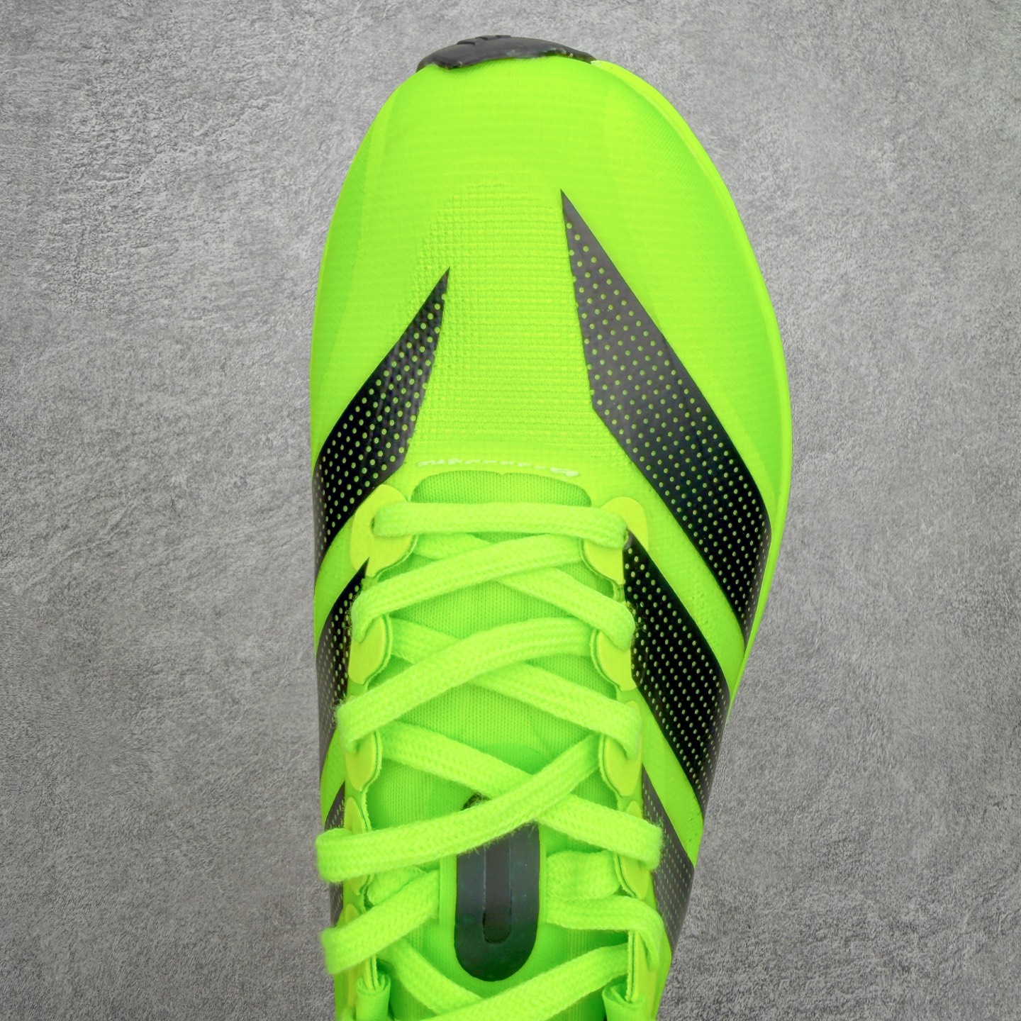 AD Adizero EVO SL 2马拉松竞速专业跑鞋 CELERMESH针织网面非常轻薄 纤维间的缝