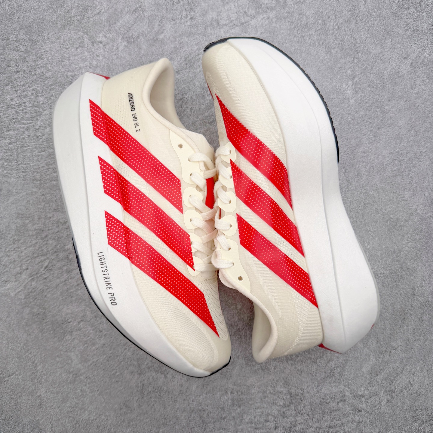 AD Adizero EVO SL 2马拉松竞速专业跑鞋 CELERMESH针织网面非常轻薄 纤维间的缝