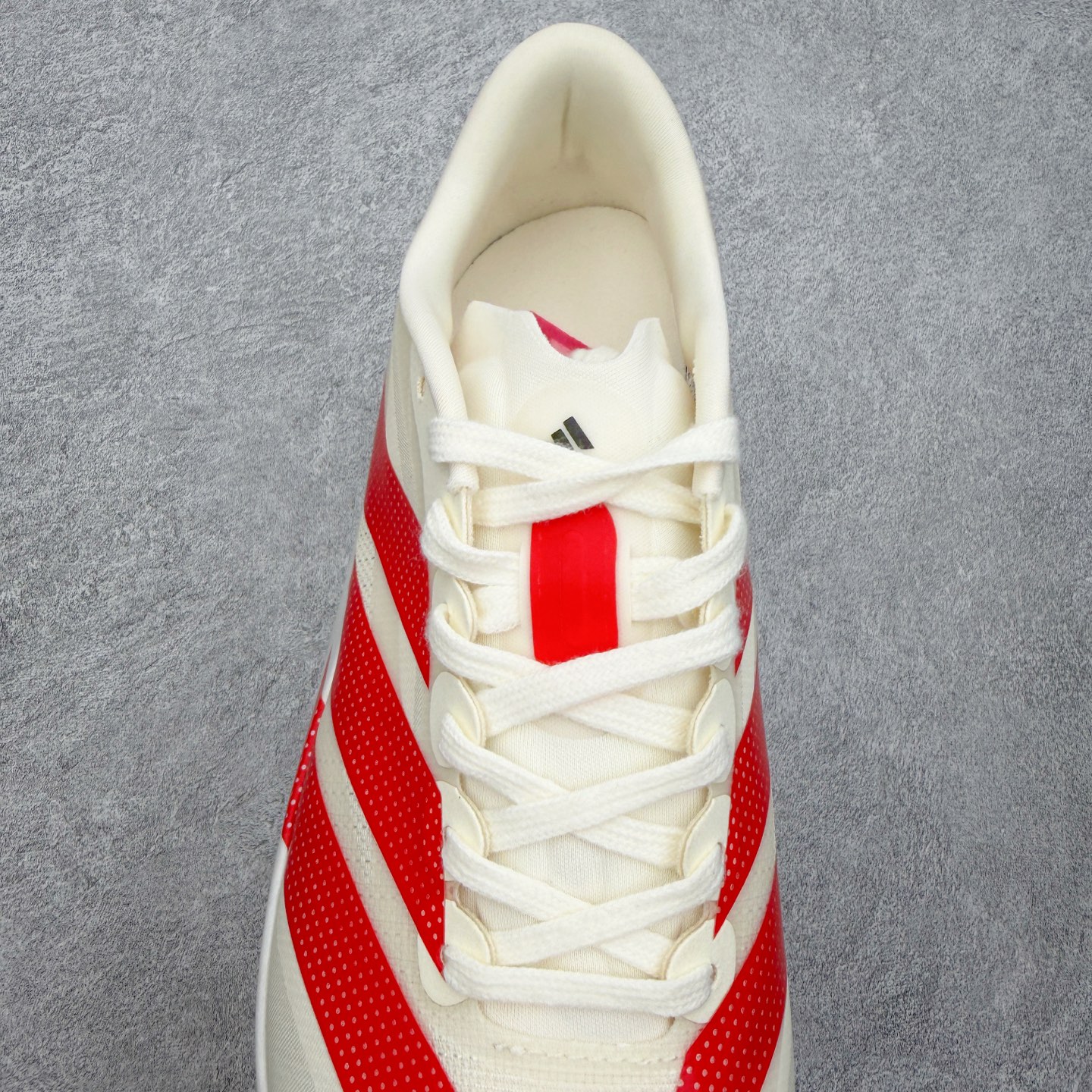 AD Adizero EVO SL 2马拉松竞速专业跑鞋 CELERMESH针织网面非常轻薄 纤维间的缝