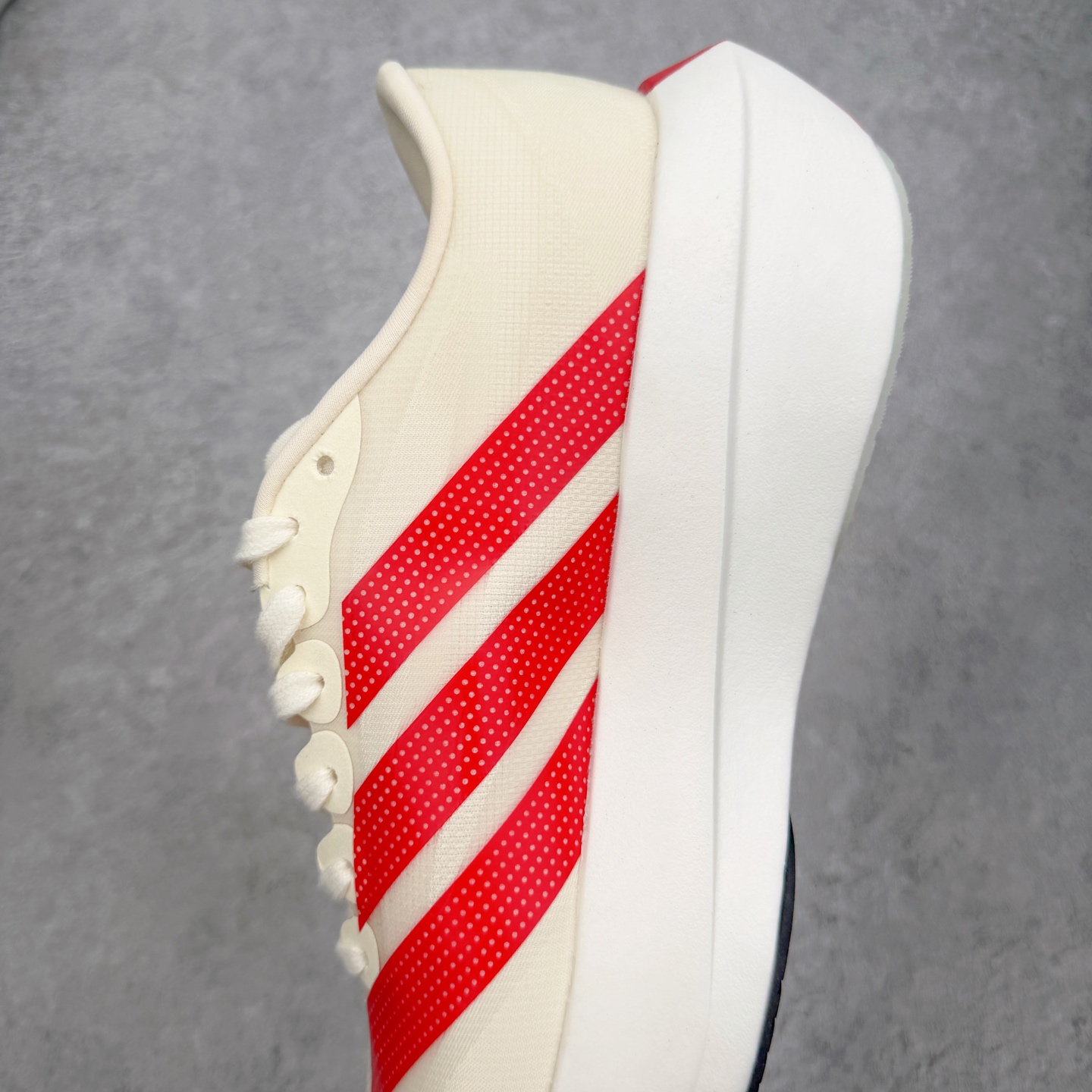 AD Adizero EVO SL 2马拉松竞速专业跑鞋 CELERMESH针织网面非常轻薄 纤维间的缝