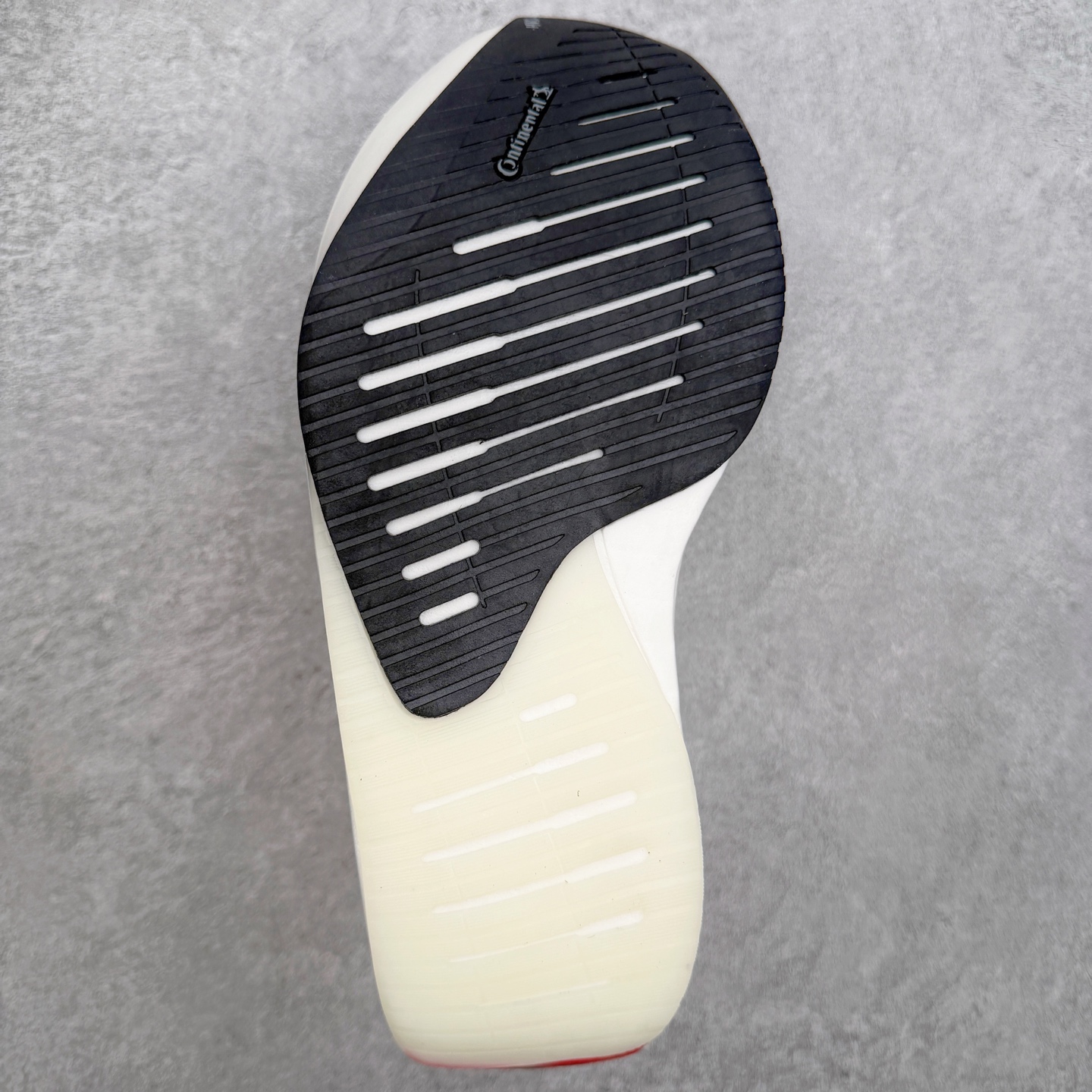 AD Adizero EVO SL 2马拉松竞速专业跑鞋 CELERMESH针织网面非常轻薄 纤维间的缝