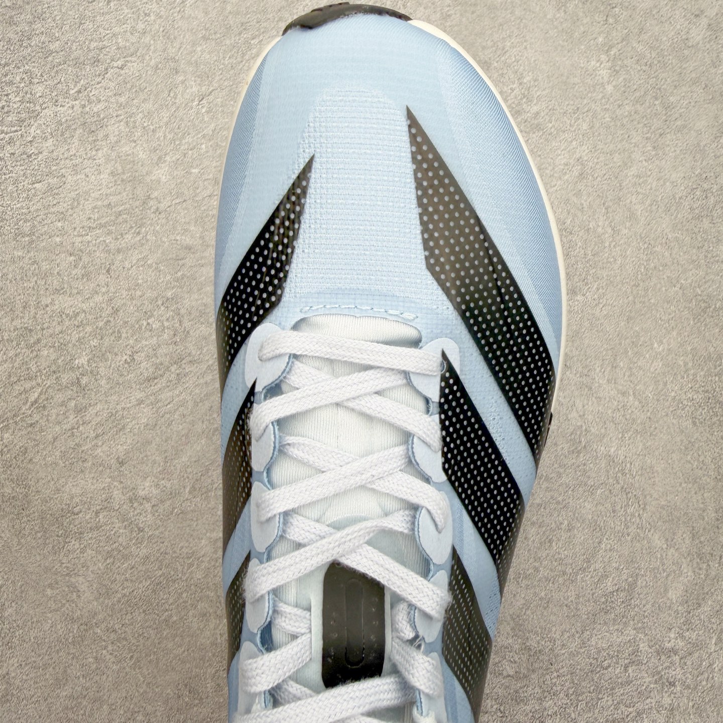 AD Adizero EVO SL 2马拉松竞速专业跑鞋 CELERMESH针织网面非常轻薄 纤维间的缝