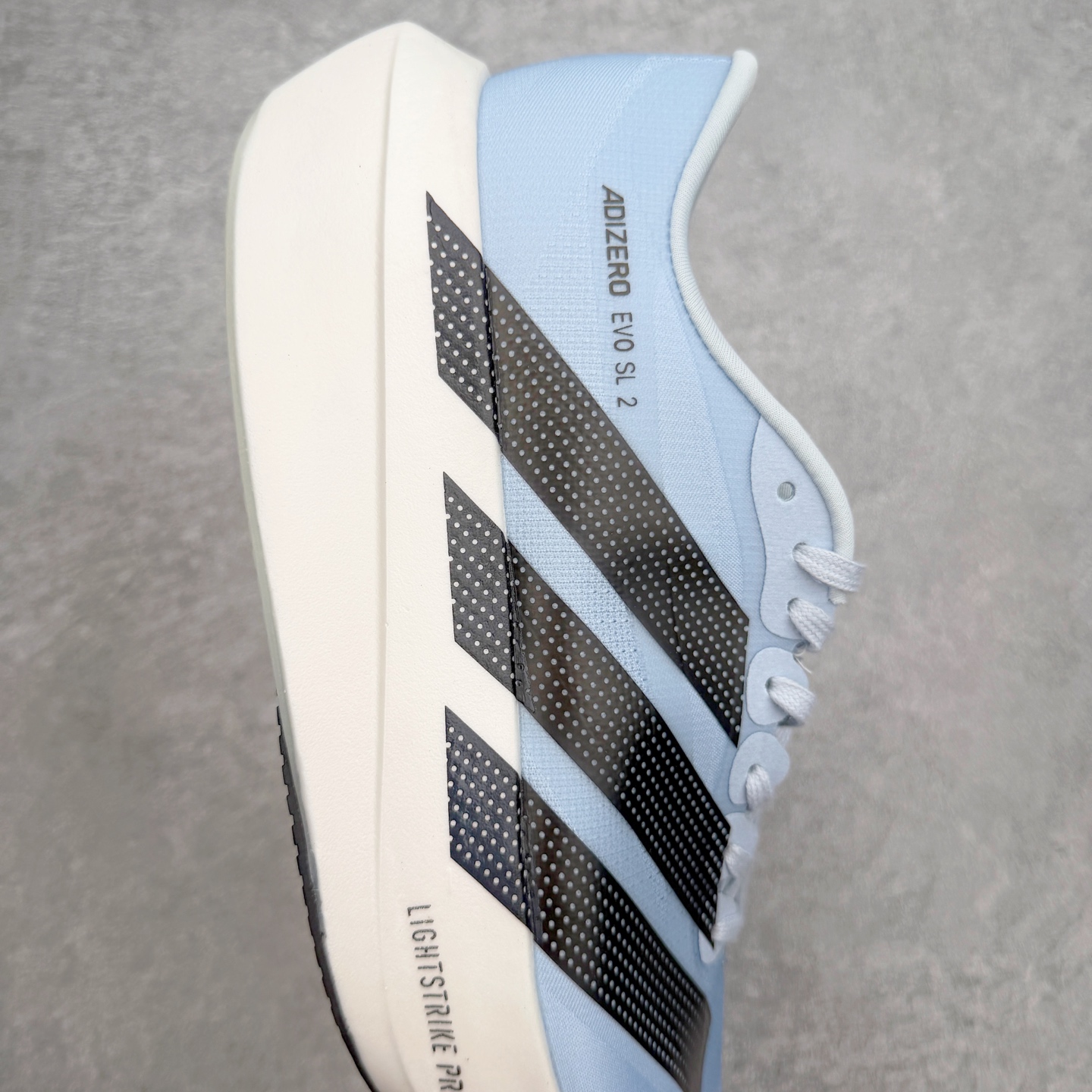 AD Adizero EVO SL 2马拉松竞速专业跑鞋 CELERMESH针织网面非常轻薄 纤维间的缝