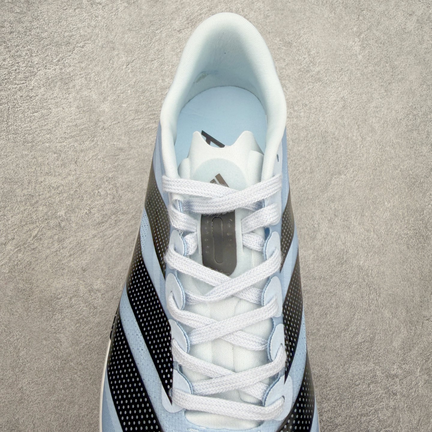 AD Adizero EVO SL 2马拉松竞速专业跑鞋 CELERMESH针织网面非常轻薄 纤维间的缝