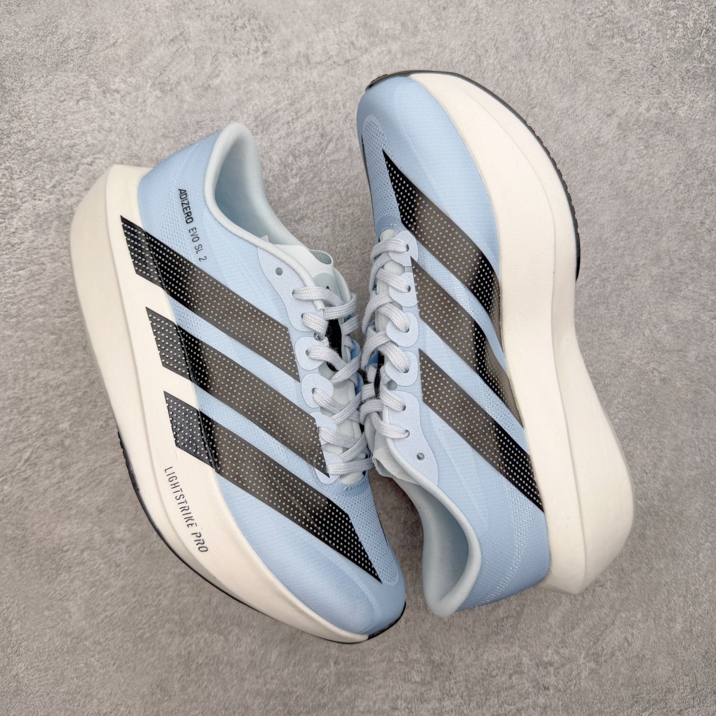 AD Adizero EVO SL 2马拉松竞速专业跑鞋 CELERMESH针织网面非常轻薄 纤维间的缝