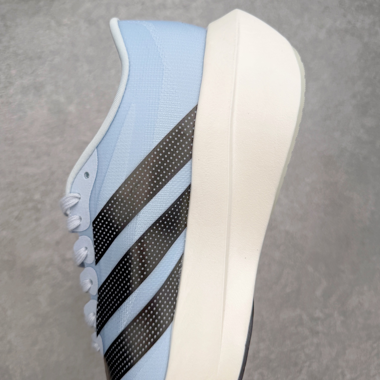 AD Adizero EVO SL 2马拉松竞速专业跑鞋 CELERMESH针织网面非常轻薄 纤维间的缝