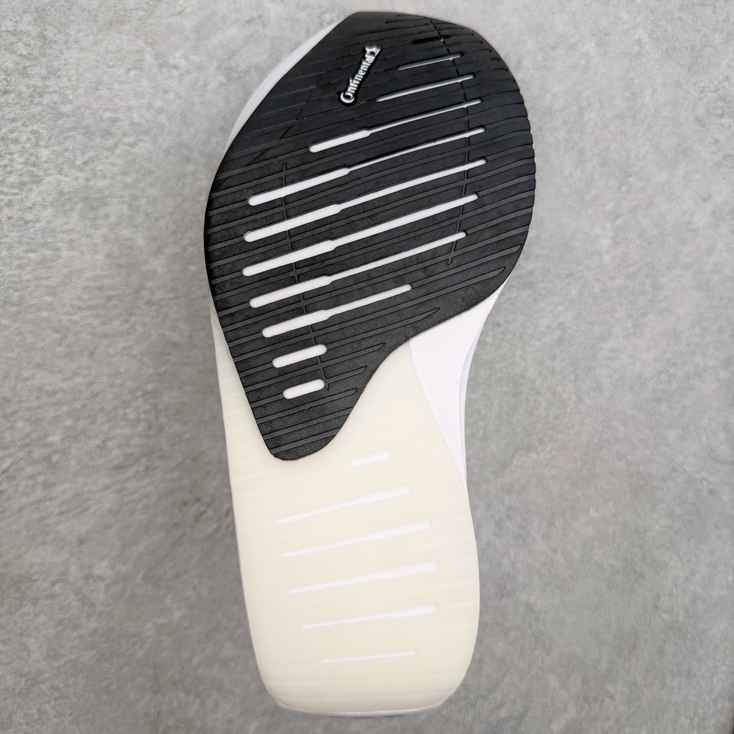 AD Adizero EVO SL 2马拉松竞速专业跑鞋 CELERMESH针织网面非常轻薄 纤维间的缝