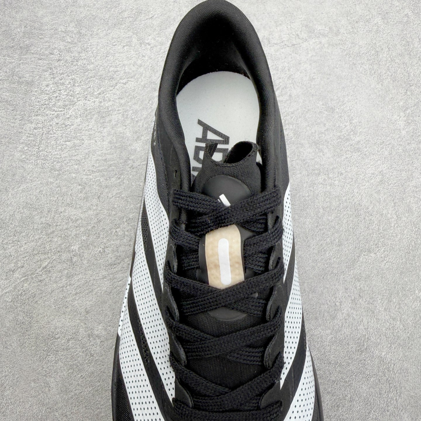 AD Adizero EVO SL 2马拉松竞速专业跑鞋 CELERMESH针织网面非常轻薄 纤维间的缝