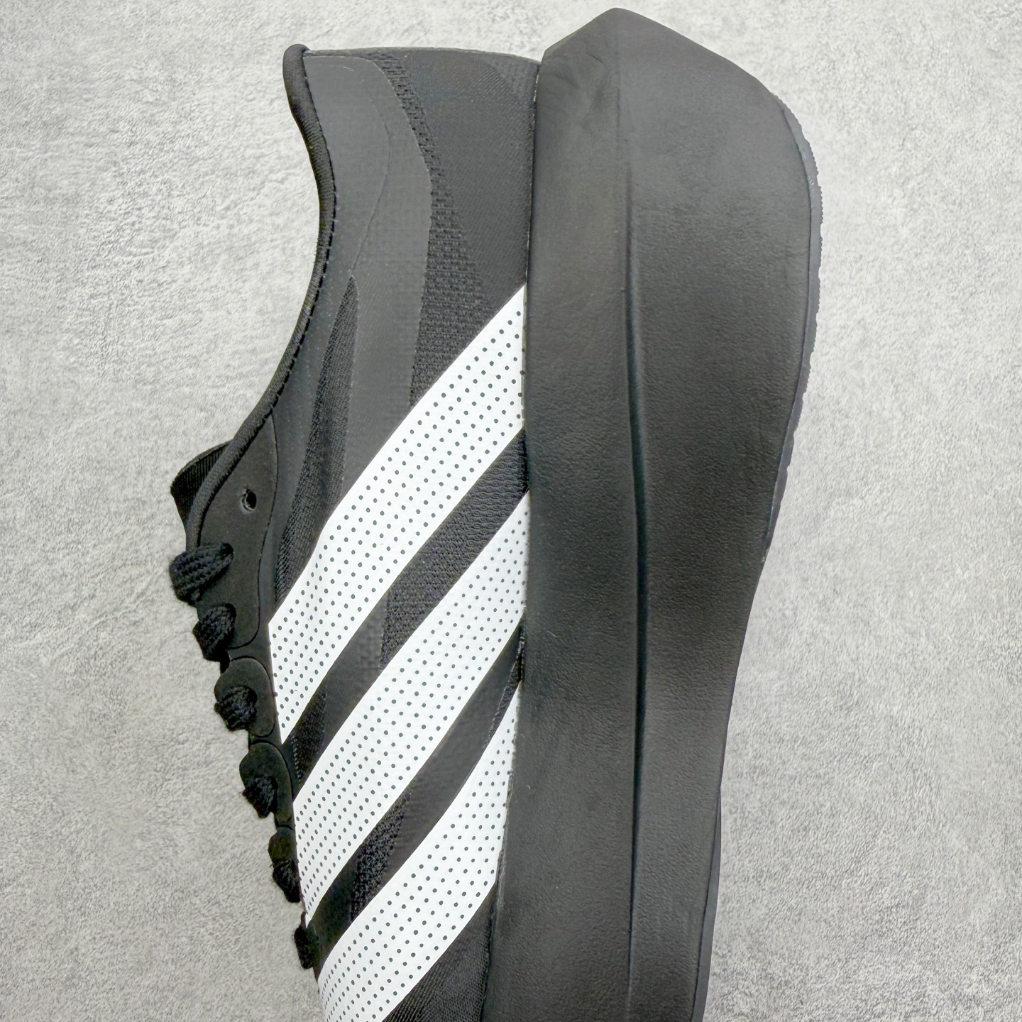 AD Adizero EVO SL 2马拉松竞速专业跑鞋 CELERMESH针织网面非常轻薄 纤维间的缝