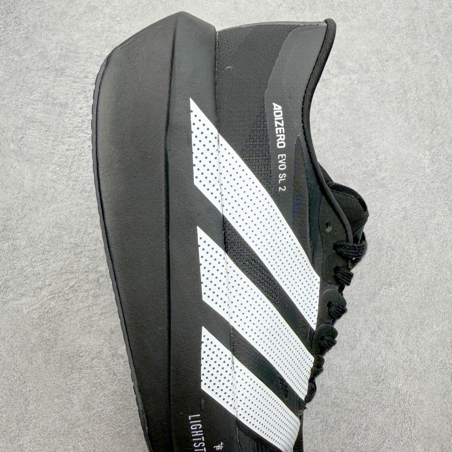 AD Adizero EVO SL 2马拉松竞速专业跑鞋 CELERMESH针织网面非常轻薄 纤维间的缝