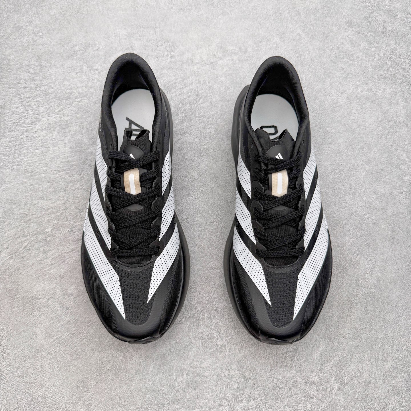 AD Adizero EVO SL 2马拉松竞速专业跑鞋 CELERMESH针织网面非常轻薄 纤维间的缝