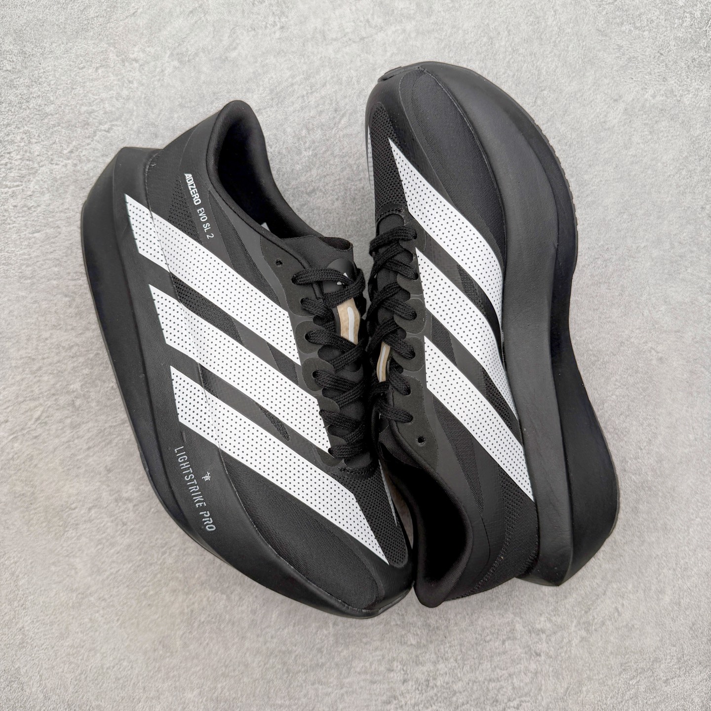 AD Adizero EVO SL 2马拉松竞速专业跑鞋 CELERMESH针织网面非常轻薄 纤维间的缝