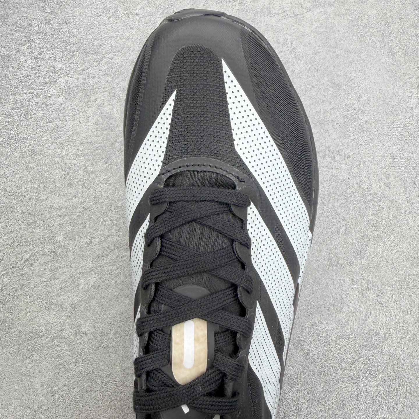 AD Adizero EVO SL 2马拉松竞速专业跑鞋 CELERMESH针织网面非常轻薄 纤维间的缝