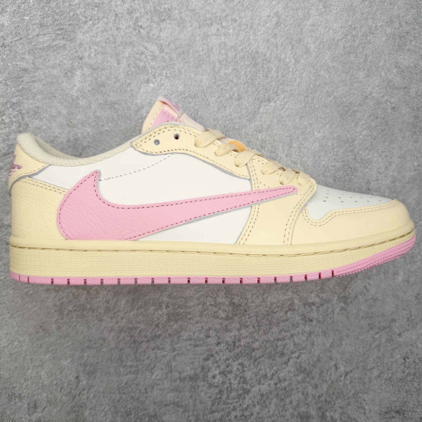 Travis Scott x Air Jordan AJ1 Low OG SPTS联名倒钩低帮 米黄粉 