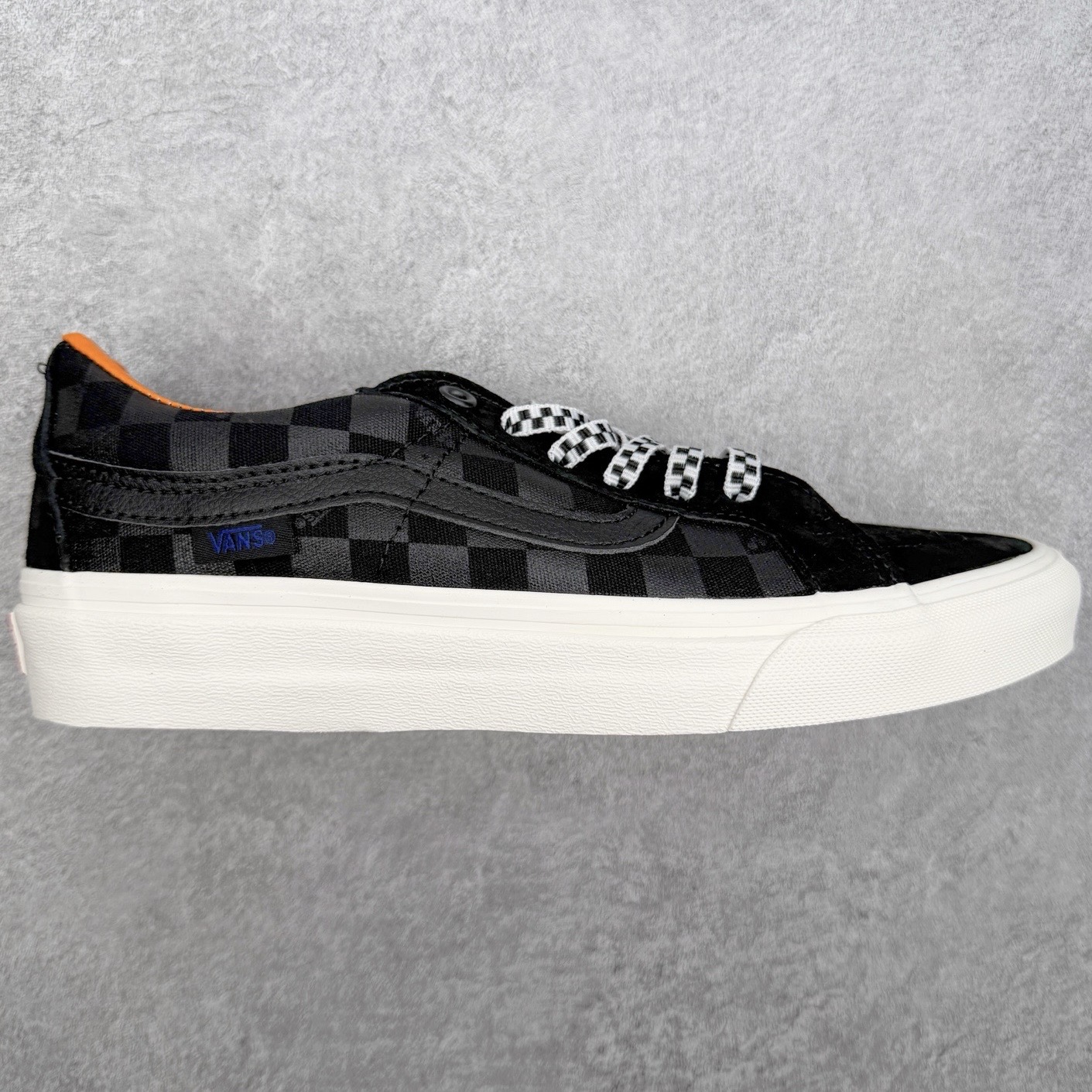 Vans Sk8-Low 棋盘暗纹范斯复古休闲硫化帆布鞋鞋身采用麂皮拼接暗纹布料 暗藏细节质感 低调富有