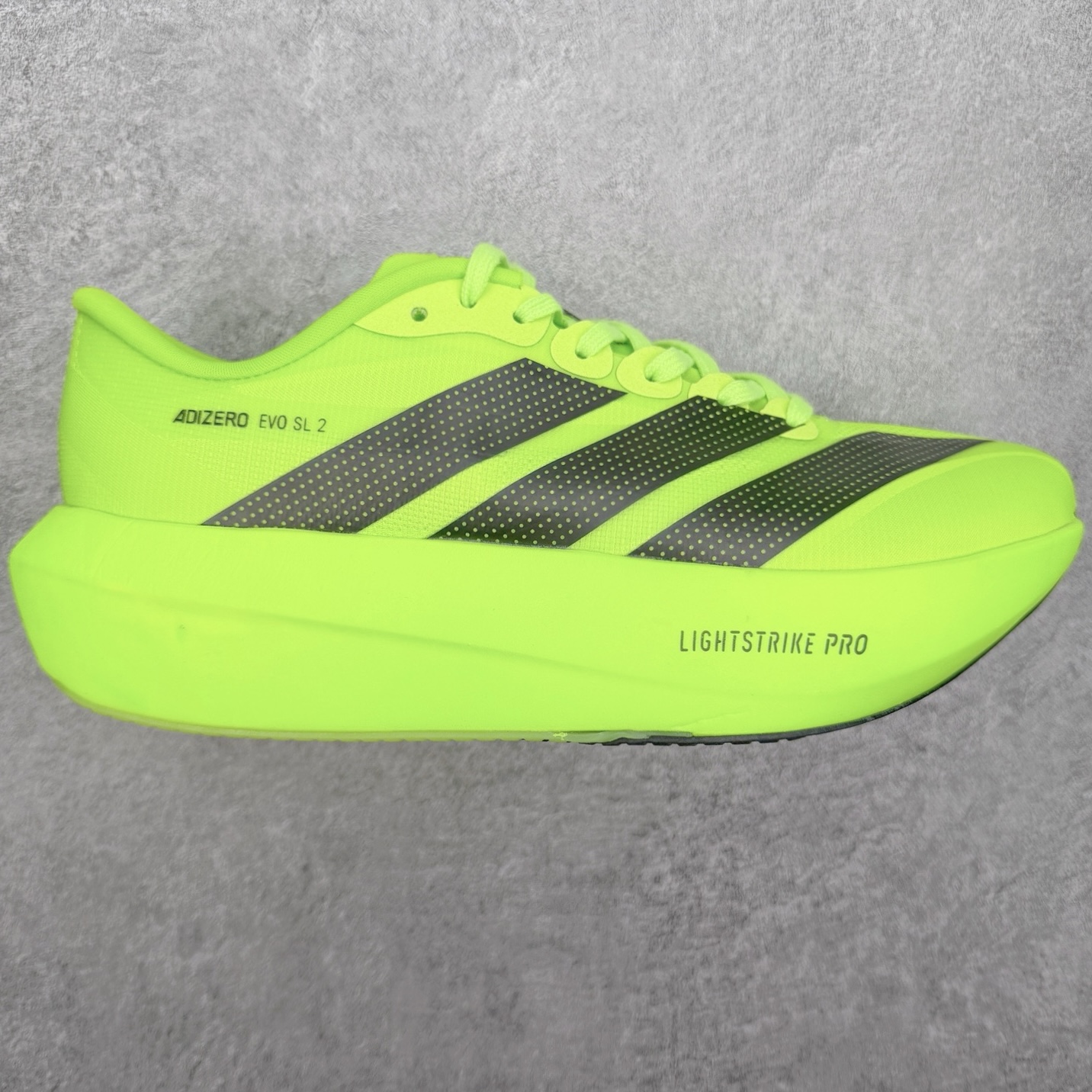 AD Adizero EVO SL 2马拉松竞速专业跑鞋 CELERMESH针织网面非常轻薄 纤维间的缝