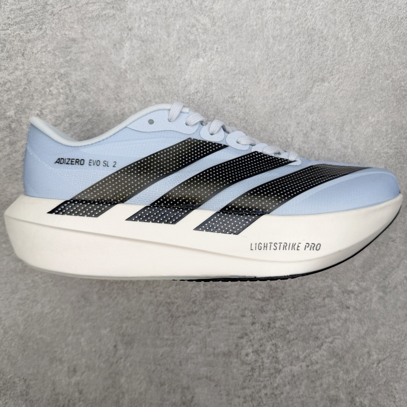 AD Adizero EVO SL 2马拉松竞速专业跑鞋 CELERMESH针织网面非常轻薄 纤维间的缝