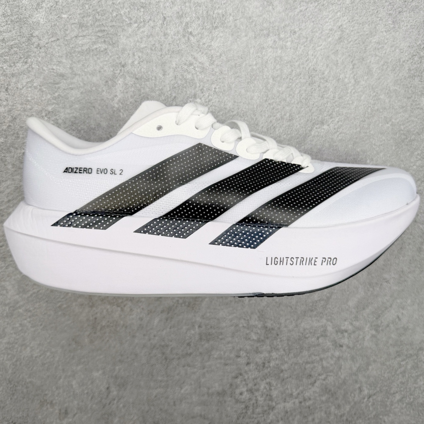 AD Adizero EVO SL 2马拉松竞速专业跑鞋 CELERMESH针织网面非常轻薄 纤维间的缝