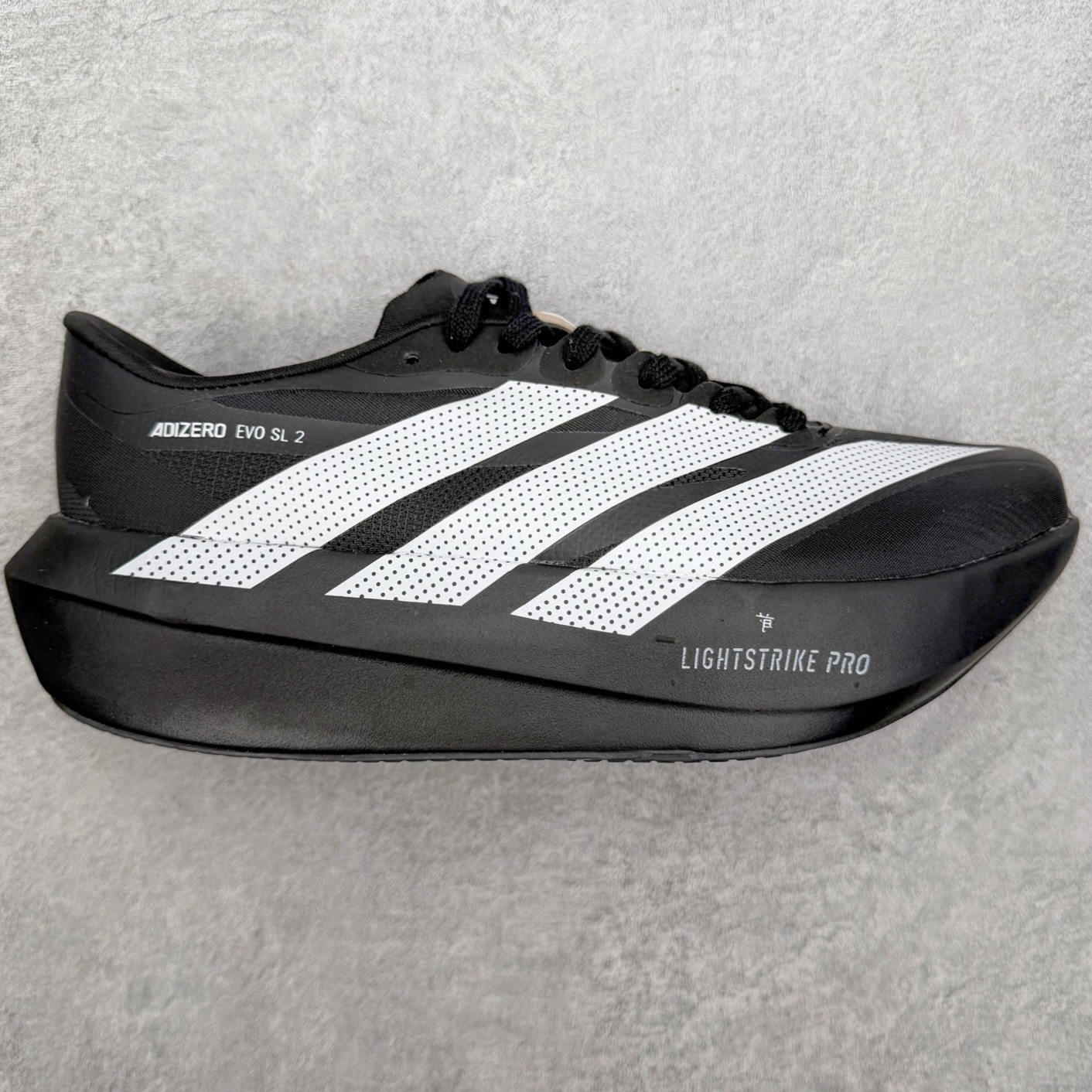 AD Adizero EVO SL 2马拉松竞速专业跑鞋 CELERMESH针织网面非常轻薄 纤维间的缝