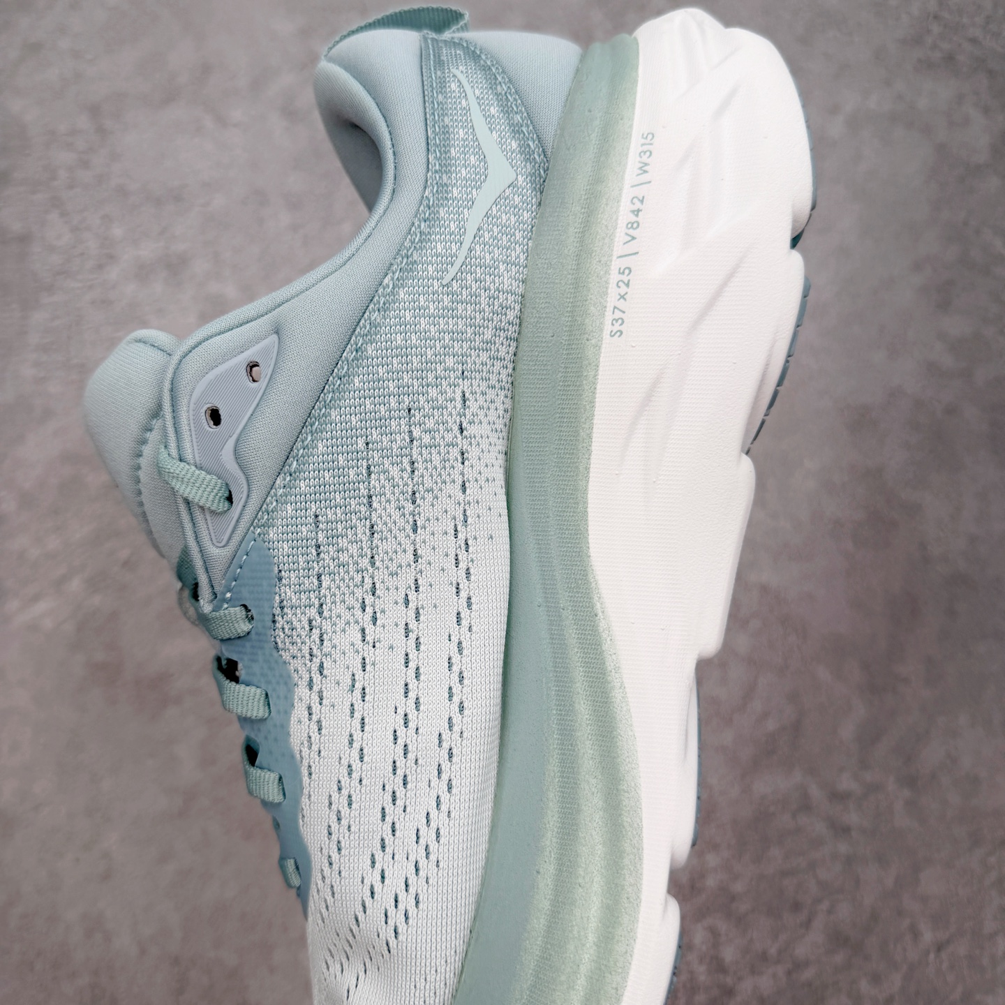 ＃HK纯原 HOKA ONE ONE Bondi 8 专业性能减震公路跑步鞋 美国特供批次 轻盈透气的针