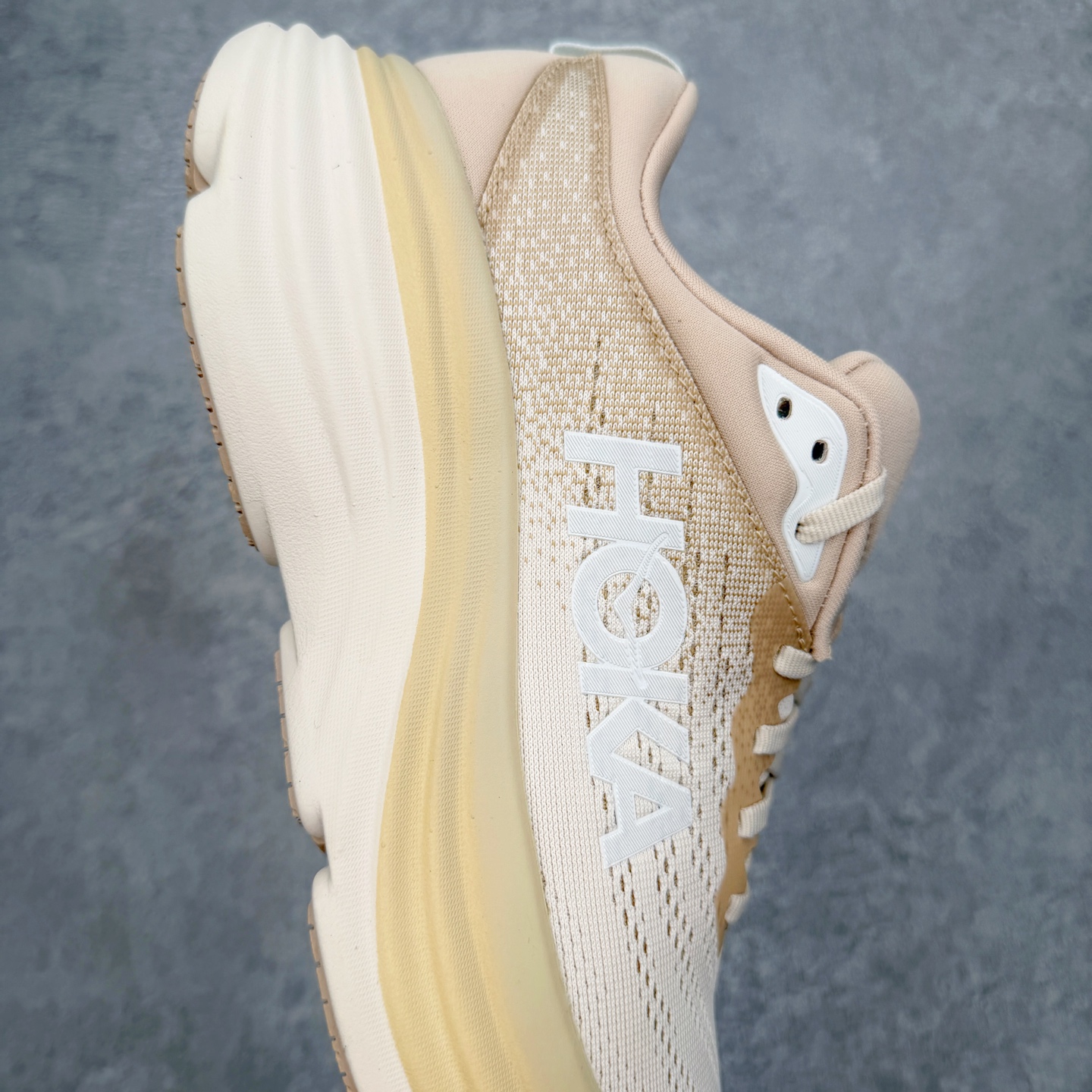 ＃HK纯原 HOKA ONE ONE Bondi 8 专业性能减震公路跑步鞋 美国特供批次 轻盈透气的针