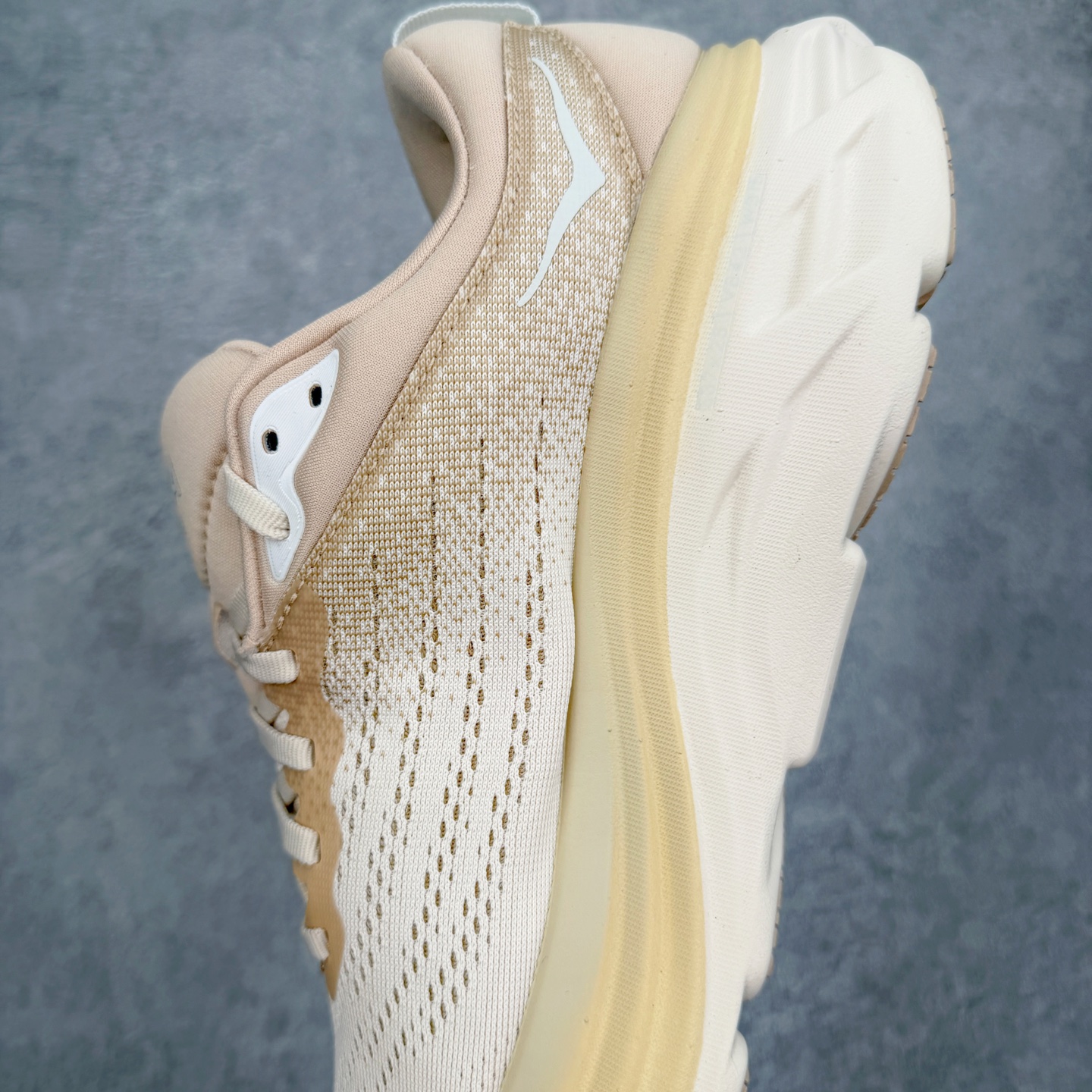 ＃HK纯原 HOKA ONE ONE Bondi 8 专业性能减震公路跑步鞋 美国特供批次 轻盈透气的针