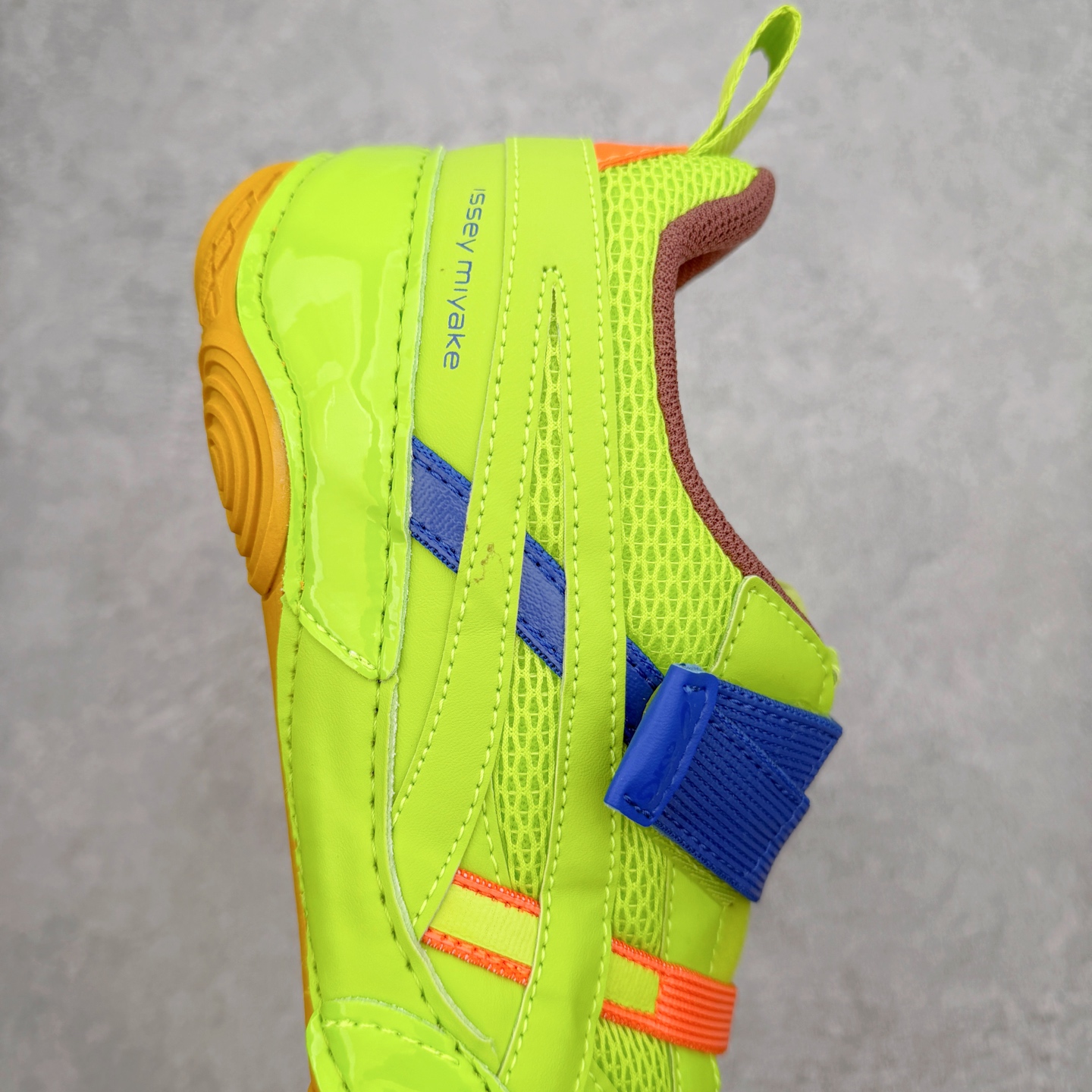 ASICS × ISSEY MIYAKE 亚瑟士三宅一生联名Hyper Taping魔术贴运动鞋产品概述