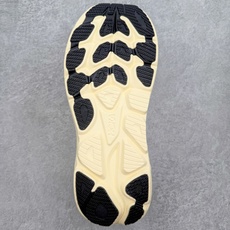 HOKA ONE ONE Clifton 克里夫顿10代专业性能减震公路跑步鞋 轻盈透气的针织网面和纱线 HOKA ONE ONE Clifton 克里夫顿10代专业性能减震公路跑步鞋 轻盈透气的针织网面和纱线
