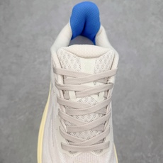 HOKA ONE ONE Clifton 克里夫顿10代专业性能减震公路跑步鞋 轻盈透气的针织网面和纱线 HOKA ONE ONE Clifton 克里夫顿10代专业性能减震公路跑步鞋 轻盈透气的针织网面和纱线