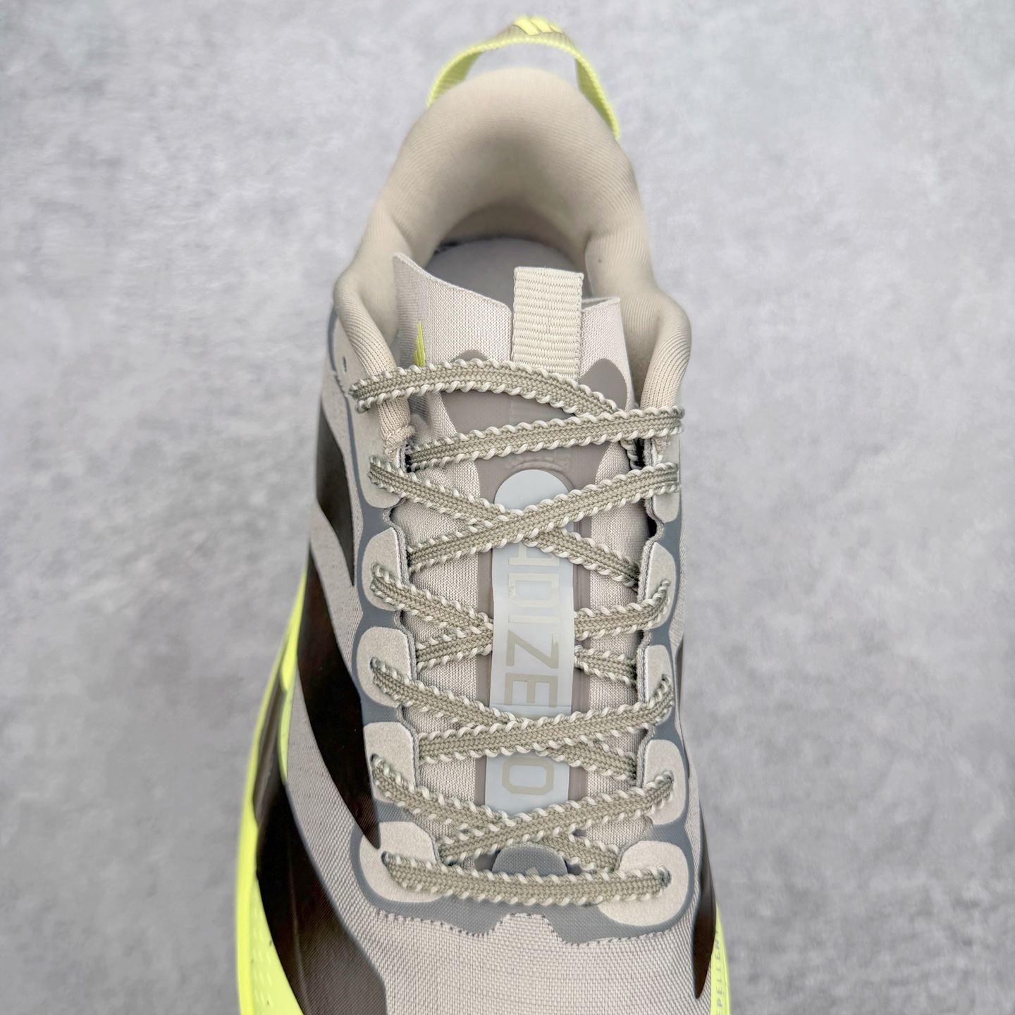 AD Adizero EVO SL ATR M 马拉松竞速专业跑鞋 CELERMESH针织网面非常轻薄 纤维间的缝隙很大