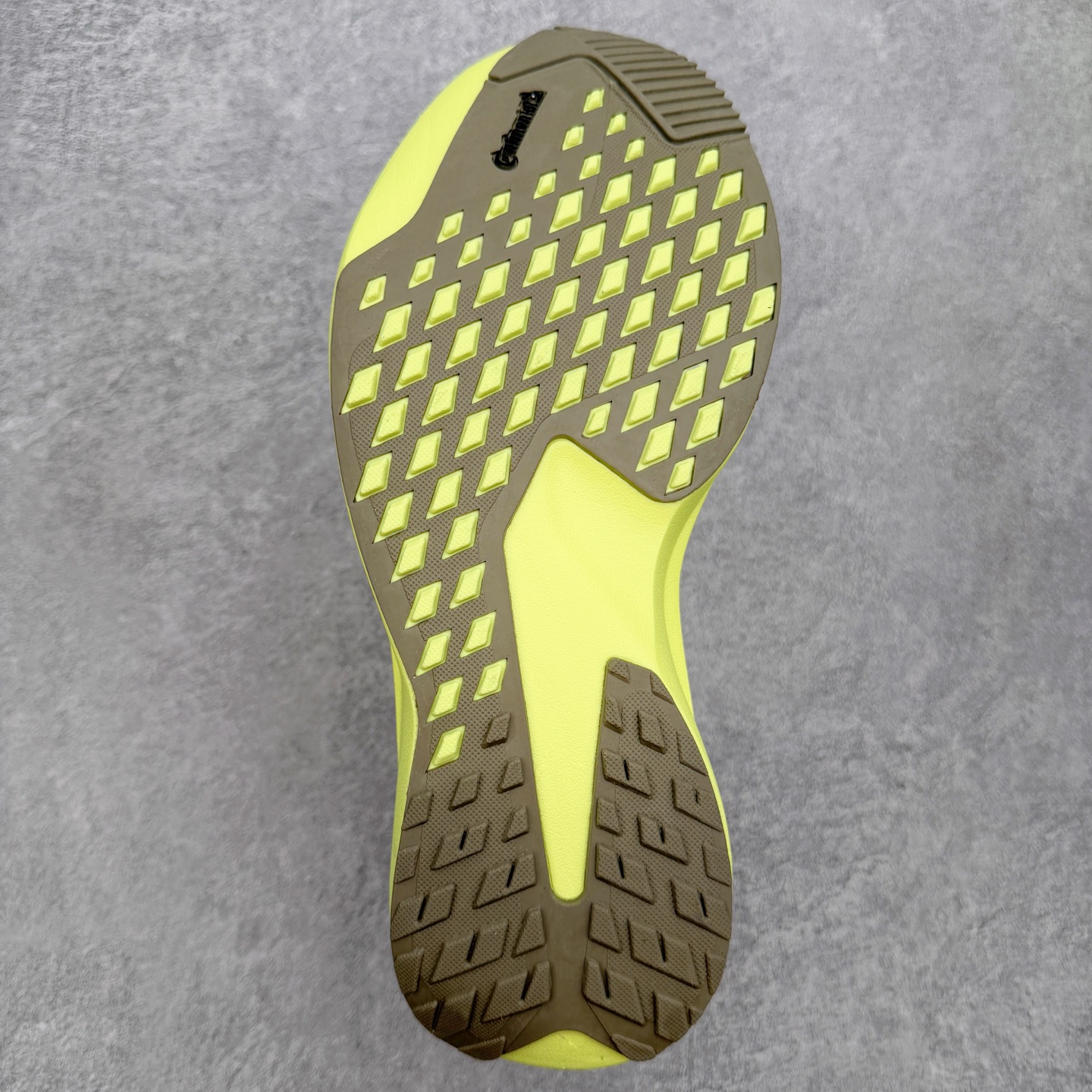 AD Adizero EVO SL ATR M 马拉松竞速专业跑鞋 CELERMESH针织网面非常轻薄 纤维间的缝隙很大