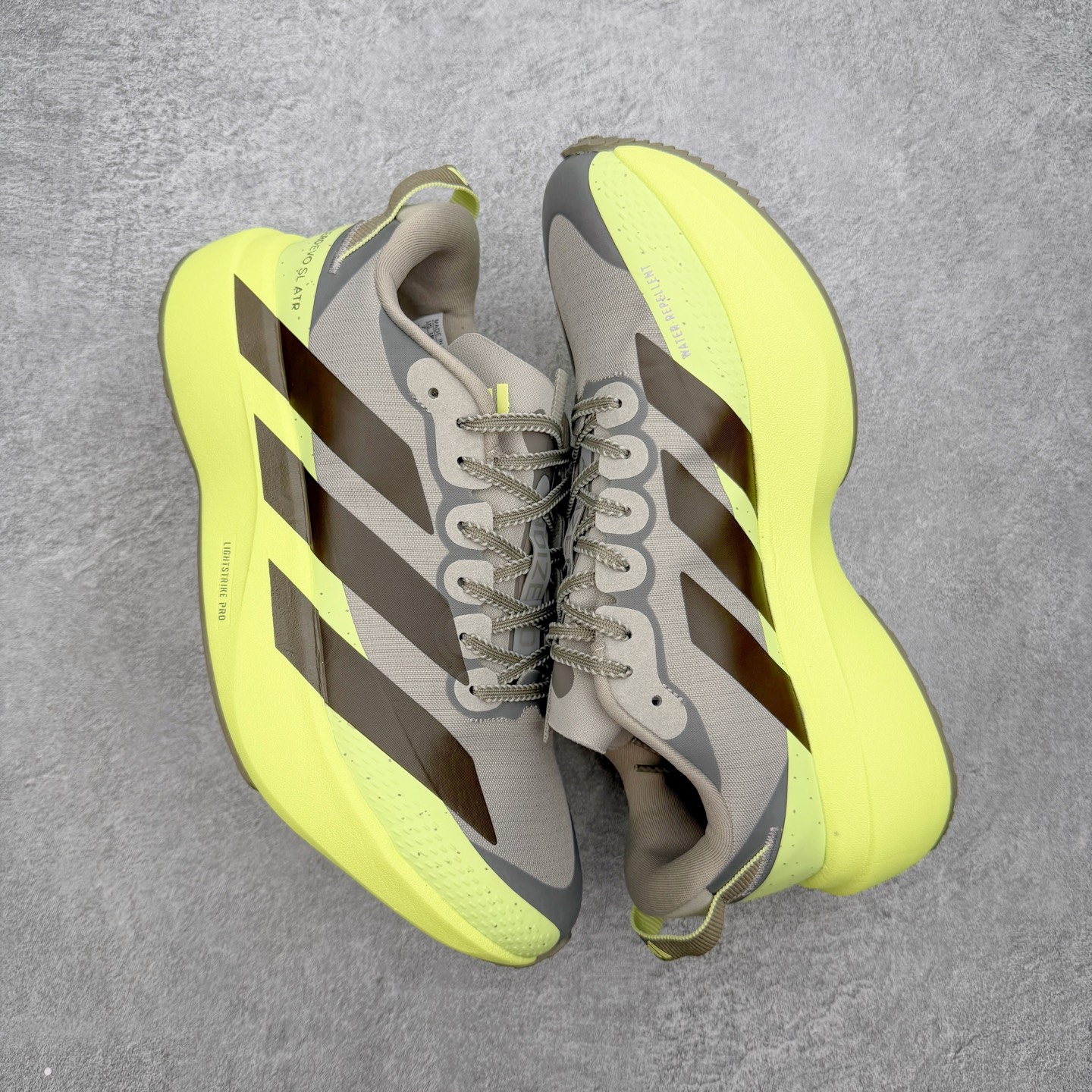 AD Adizero EVO SL ATR M 马拉松竞速专业跑鞋 CELERMESH针织网面非常轻薄 纤维间的缝隙很大
