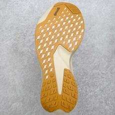 AD Adizero EVO SL ATR M 马拉松竞速专业跑鞋 CELERMESH针织网面非常轻薄 纤维间的缝隙很大 AD Adizero EVO SL ATR M 马拉松竞速专业跑鞋 CELERMESH针织网面非常轻薄 纤维间的缝隙很大